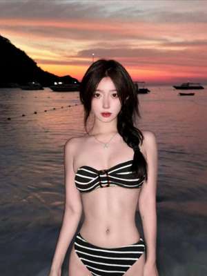 美女主播自备纸巾(主播呆妹儿小霸王，比基尼造型太火辣，让你大呼美得不可思议)