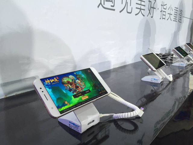 360手机N4S够持久，俘获ChinaJoy女主播芳心