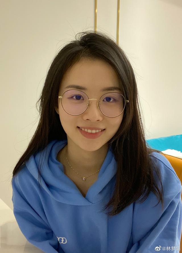 足球女主播哪家强,央视马凡舒,刘语熙,杨茗茗最强三叉戟