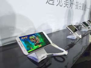 女主播数据线视频(360手机N4S够持久，俘获ChinaJoy女主播芳心)