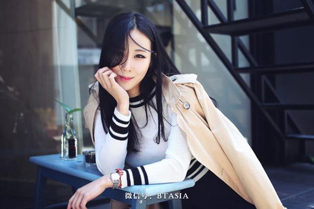 韩国美女李允熙外拍制服短裙