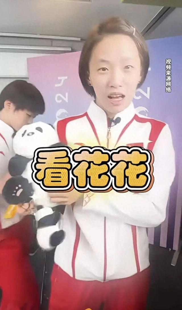 陈芋汐中秋节与家人现身四川大熊猫基地，未带保镖打扮朴素像路人