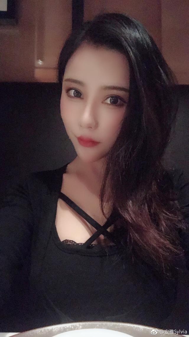斗鱼女主播安雅Sylvia,直播解扣网友瞬间炸了