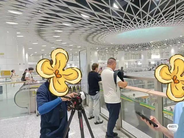 直播“上班族挤地铁”成流量密码？网友：被冒犯了……