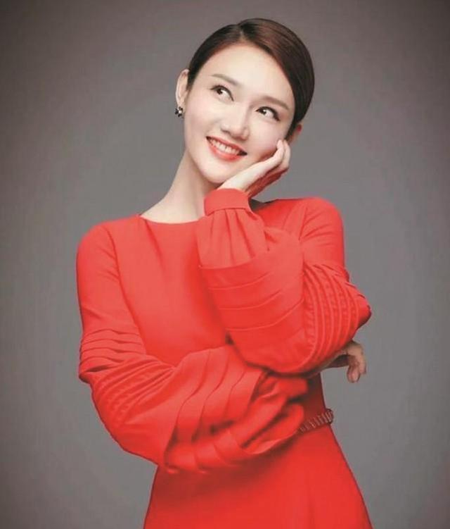 33岁央视主播龙洋：曾曝是“月光族”，单身原因是择偶标准太高？