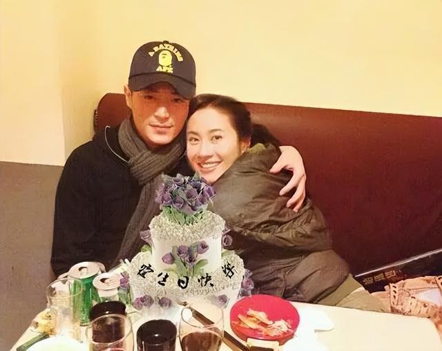 叶璇穿“小三裙”直播蹭流量,回看她的28位前任,比董小姐还豪放