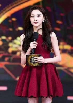 女主播人气排行榜(十大当红体育女主播全都是魔鬼身材的性感大美女)