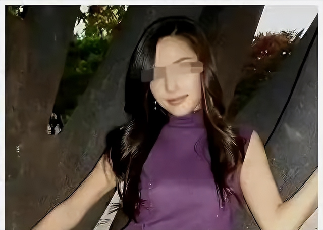 主播直播带货试衣服期间不小心上衣掉落，颠覆我的三观！