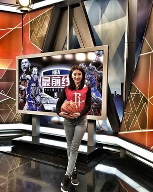请叫我婷昊！NBA最前线主播黄婷婷秀球技空心入网