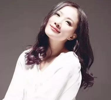 陈怡：江苏卫视综艺一姐，当红时出国进修，41岁成现实版非常完美