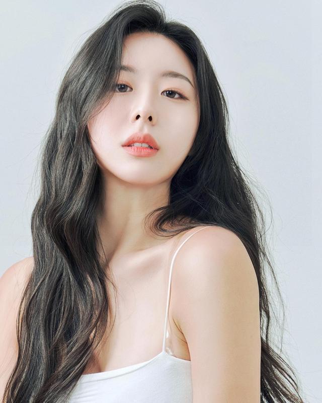 韩国主播李世玲,窈窕身材的“水弹女神”!