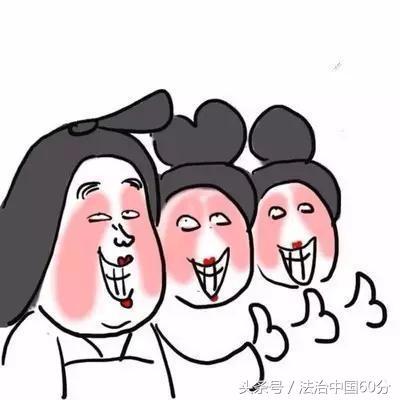 便利店里进了一位特殊的小偷 边盗窃还边直播