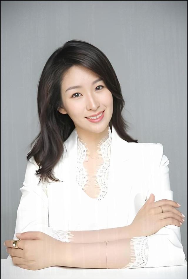 广东体育频道七大美女主持人：郑怡退休，赵天消失，央金成新一姐