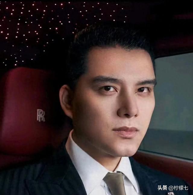 
					</div>
					<div class=