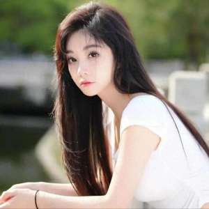 女主播睡觉走光(冯提莫健身直播走光事件曝光，网友调侃：健身房里的“垫大欺客”)