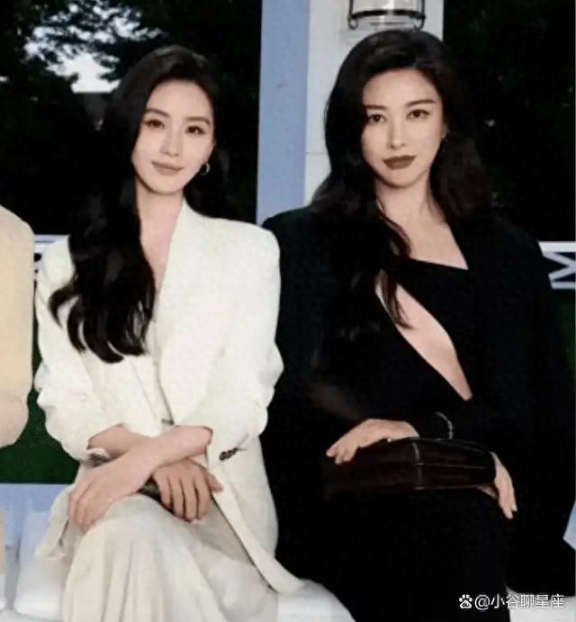 刘诗诗与朱珠惊艳同框，朱珠黑色装扮花式露胸展妩媚