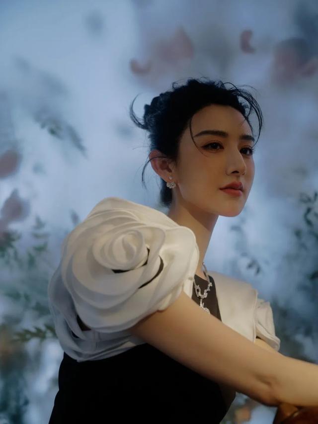 薇娅年会火辣热舞大获好评！这姐怎么做什么好像都很成功？