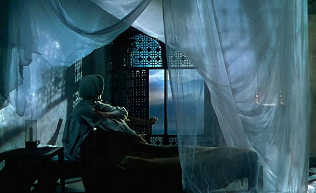 英版恐怖故事，来自遥远之地的禁忌爱情：《黑水仙》