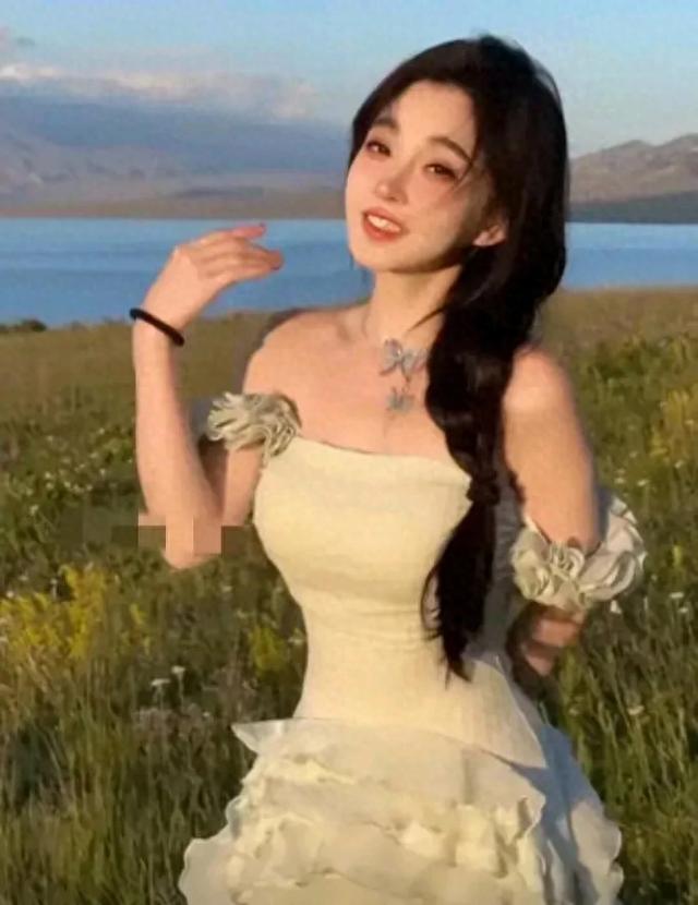 暴雨湿身！冯提莫冒雨直播，一首〈摇太阳〉神奇摇出雨中太阳！