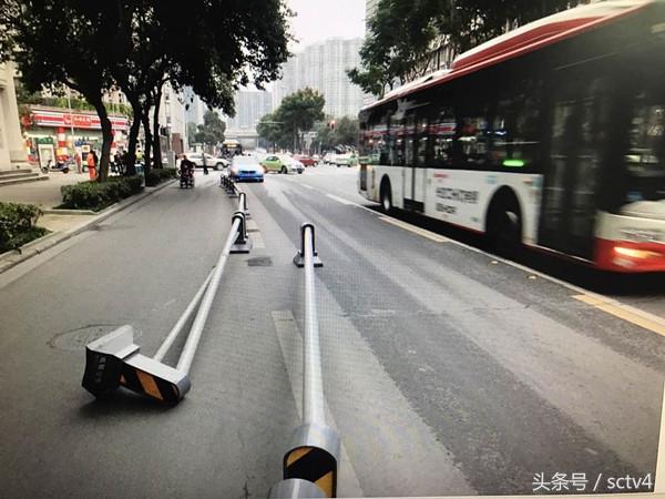 “网红女主播”驾车撞隔离栏 涉嫌醉驾被带回分局