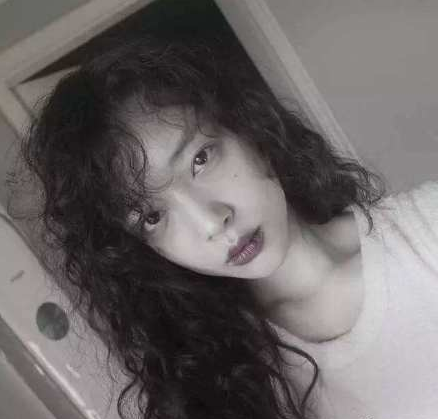 具荷拉直播时痛哭！韩国女艺人崔雪莉家中身亡 雪莉最后一条ins图写了什么内容