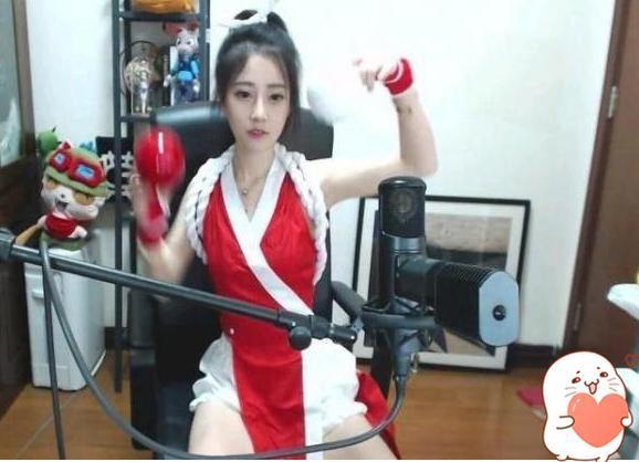 冯提莫cos王者荣耀不知火舞图片曝光 被网友疯狂吐槽平胸？