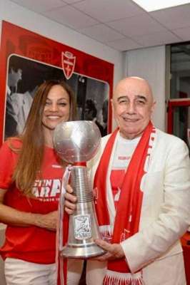 马莉卡女主播(罗体：80岁加利亚尼第三次结婚，妻子比他小23岁&已相恋13年)