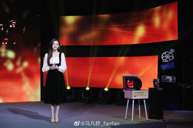 足球女主播哪家强,央视马凡舒,刘语熙,杨茗茗最强三叉戟