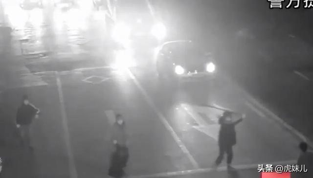 怀疑独创“社会摇”舞步被抄袭，18岁少女组织百人将对方砍成重伤