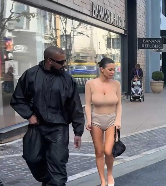 侃爷豪气地带着身着透视装的妻子“G”豪乳！