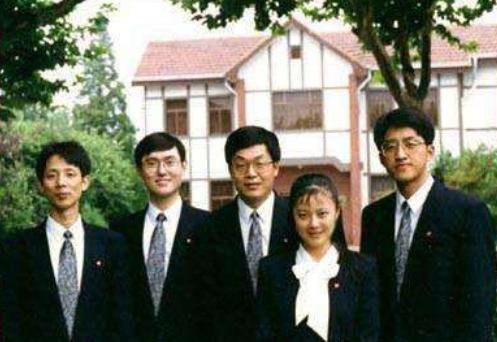 前央视主持姜丰近照曝光!50岁不显老态,曾嫁外国高管生龙凤胎