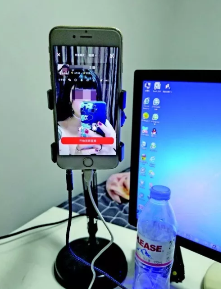 贷款3万整容，21岁女孩“万元当主播”到手只有1100元，“网红”行业太可怕了