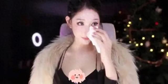 女主播心态崩了！身材太好被扣分，崩溃后坦言：绝不下海！