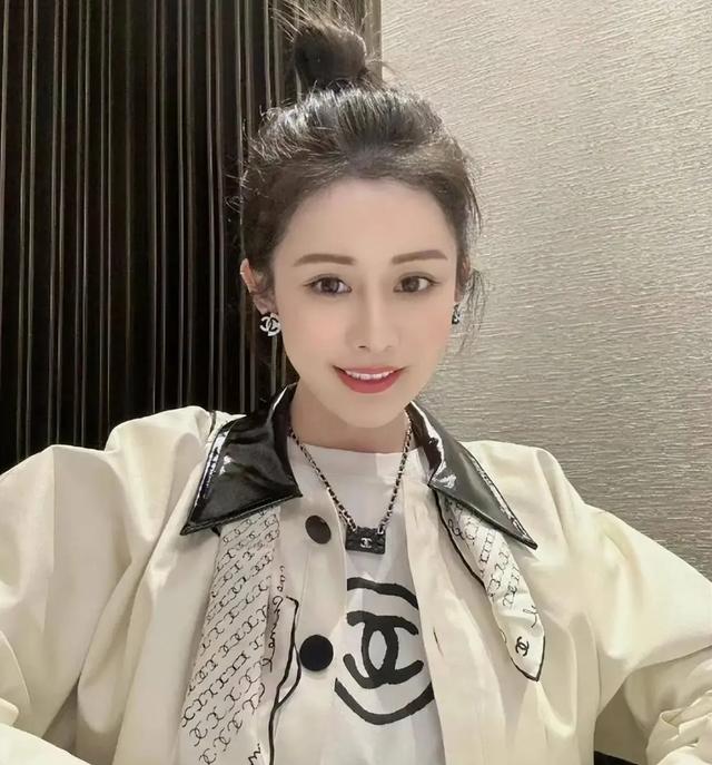 韦雪直播收入揭秘:超9亿不止,美女主播直播魅力爆表