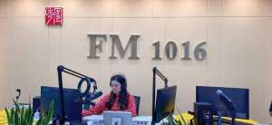 安庆女主播(美女主播急救被卡喉小女孩，“当时只有我会海姆立克急救法”)