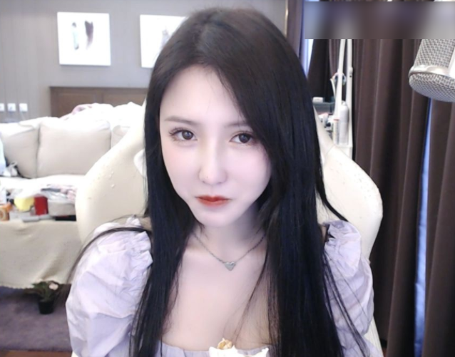 斗鱼绝地求生女主播直播出事故，摄像头被打翻，意外露出代打行为