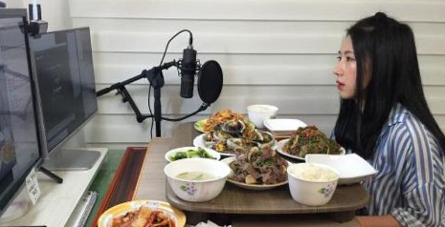 拥有百万粉丝的 YouTube 主播，花了两年戏耍全世界