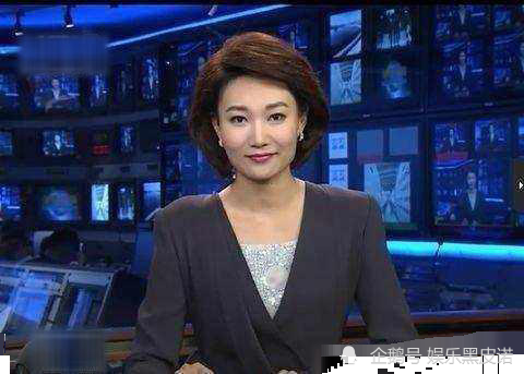 央视女主播摘下戴了12年的假发 颜值让人惊艳