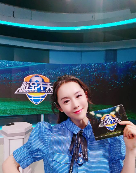 养眼!美女主持马凡舒回归《天下足球》!CCTV5女主播李蕊曾代播