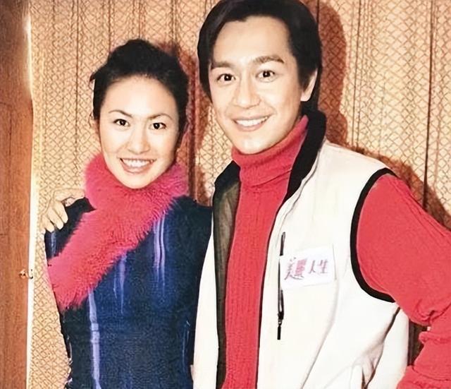 叶璇穿“小三裙”直播蹭流量,回看她的28位前任,比董小姐还豪放