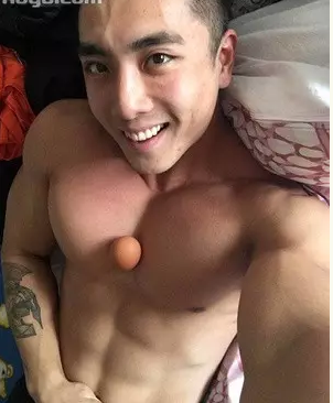 从很黄很暴力到拼颜值、比社交，她们如何凭小黑屋，麦克风，摄像头，赚取时薪10万块！