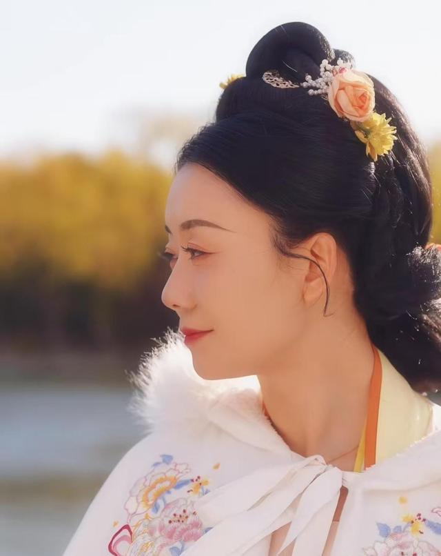 美爆了!与辉同行山东行,四个女主播的古风妆造,一个比一个好看