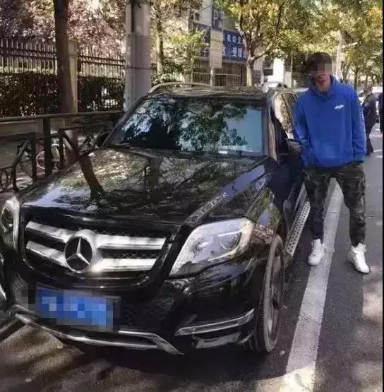 这位斗鱼人气主播，你在上海高架边开车边玩直播，真的厉害死了！