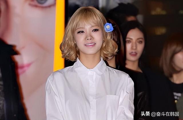 她整容了?网友直呼大变样!