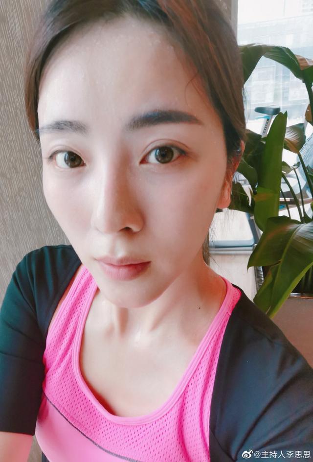 33岁主持人李思思晒出运动后素颜照，年轻的还像二八少女
