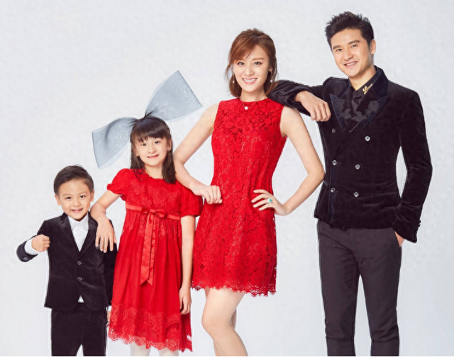 黄雅莉元宵节全家福曝光！两位妈妈颜值惊艳全场