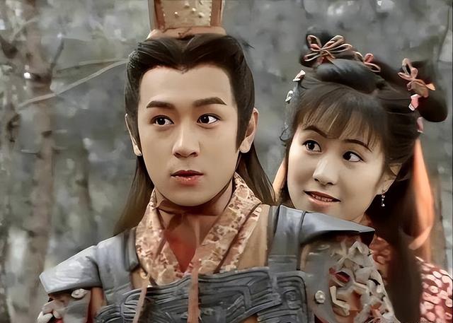 叶璇穿“小三裙”直播蹭流量,回看她的28位前任,比董小姐还豪放