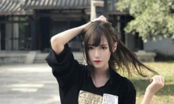 腐团儿直播被质疑脚大,为证明自己脚小她想出了这个办法