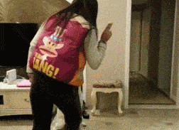 “弟弟的女同学才初一，都这么早熟了吗？”哈哈哈