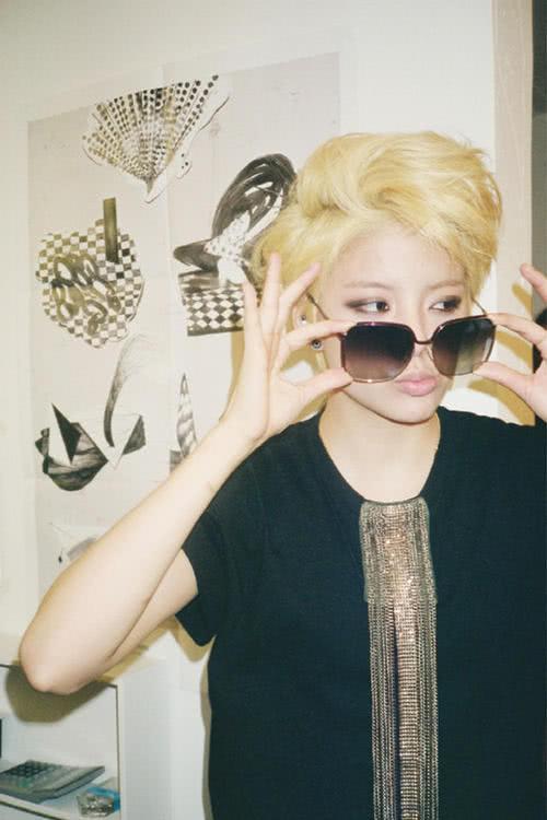 宋茜队友拍MV与半裸男演员激烈舌吻，自己回放视频后感叹：好恶心